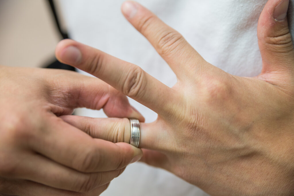 Wedding ring on on sale right hand man