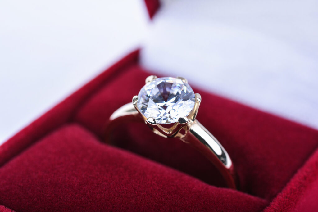 Top 10 Best Wedding Bands That Go With a Solitaire