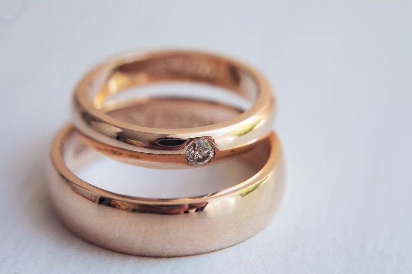 How to Keep Your Wedding Rings Together (3 Easy Solutions)