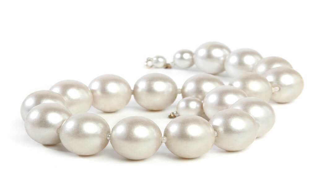 which pearls are more valuable freshwater or saltwater